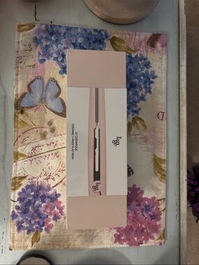 L’ange ceramic flat iron new in box